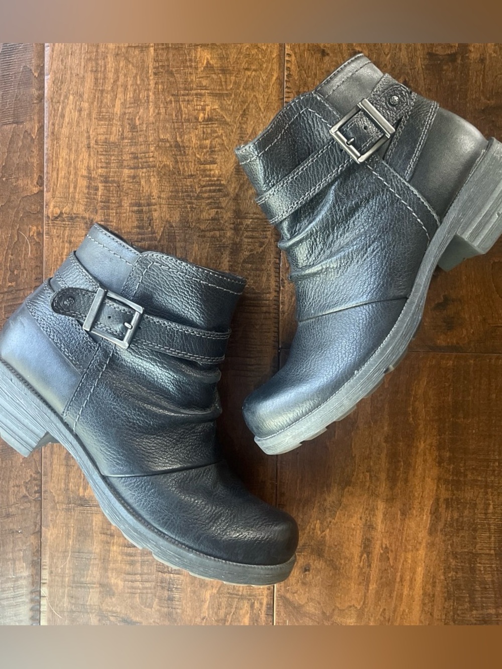 Earth Origins Randi Robby black leather moto ankle boots with ruching Sz. 8